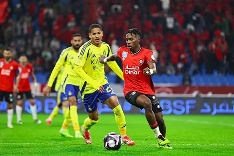 هل ينتقل زكريا هوساوي إلى النصر في الصيف؟
